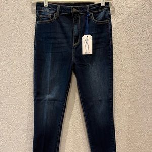 Cello size 9 high rise crop jeans with frayed hem